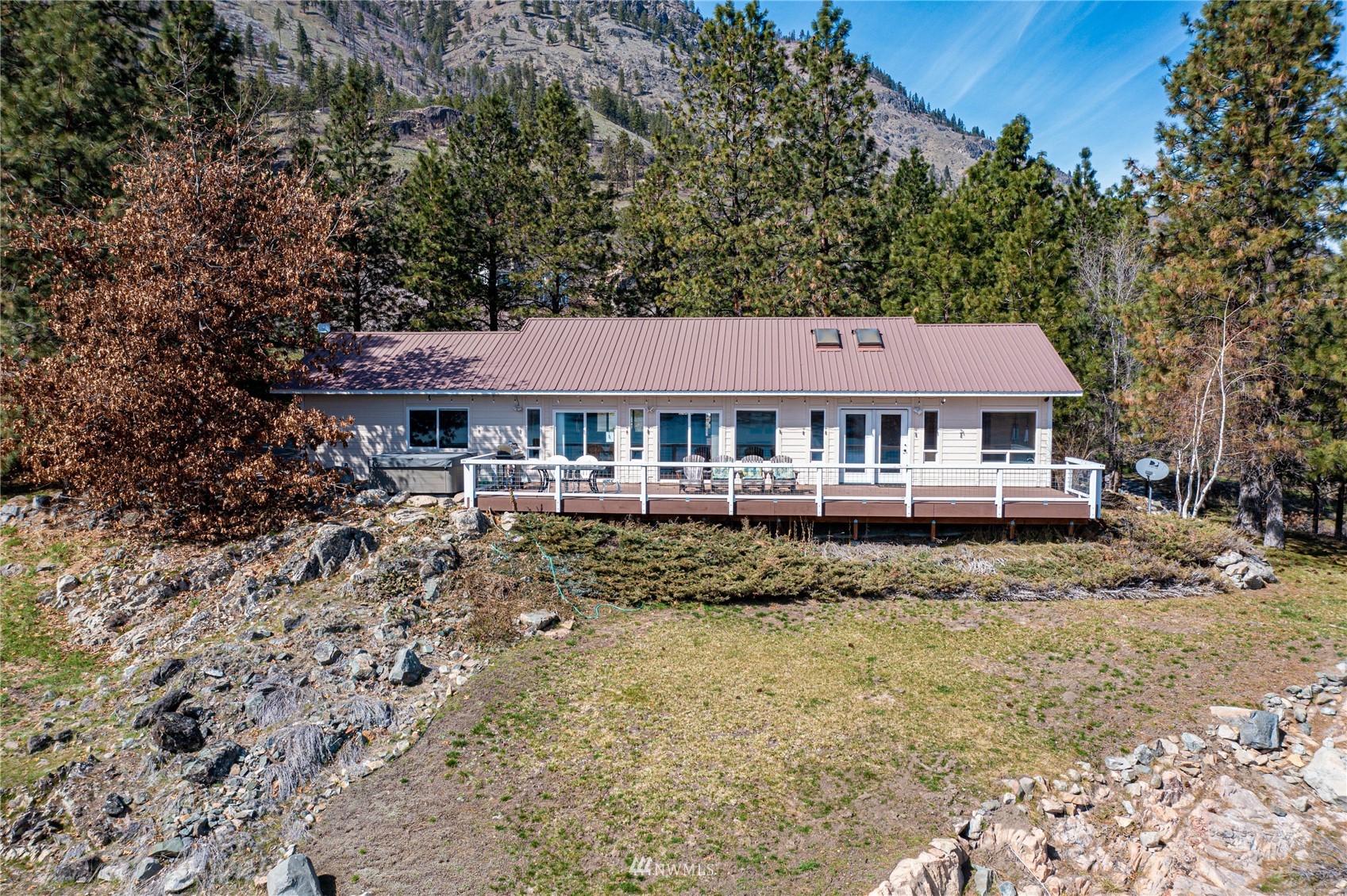 15005 South Lakeshore Road Chelan, WA 98816 - Photo 2 of 34 Gallery Image 2