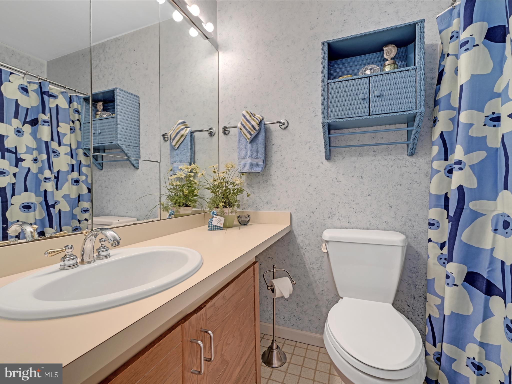 17 Spring Walk Court Lancaster, PA 17601 - Photo 23 of 26 2nd Bathroom