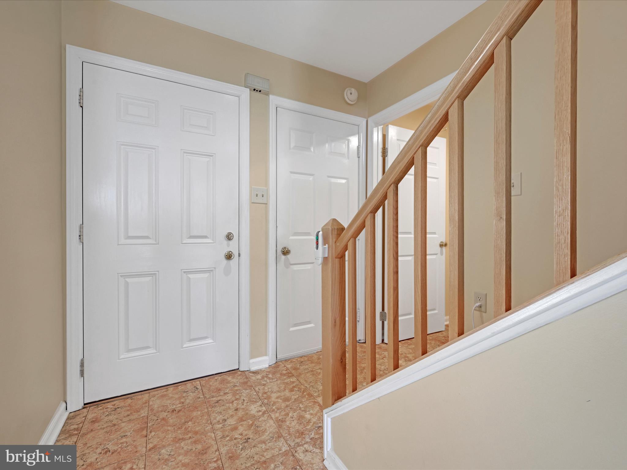17 Spring Walk Court Lancaster, PA 17601 - Photo 4 of 26 Foyer