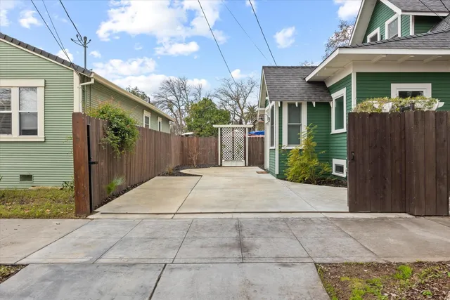 $685,000 | 3560 1st Avenue, Sacramento, CA 95817