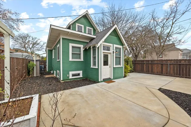 $685,000 | 3560 1st Avenue, Sacramento, CA 95817