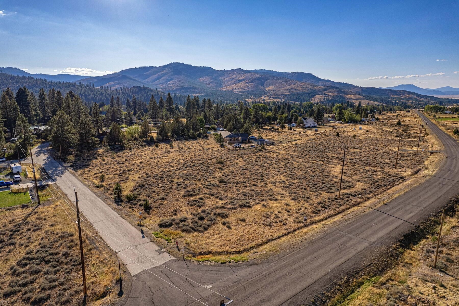 171 Smithneck Road Loyalton, CA 96118 - Photo 10 of 24 a view of a terrace with a mountain