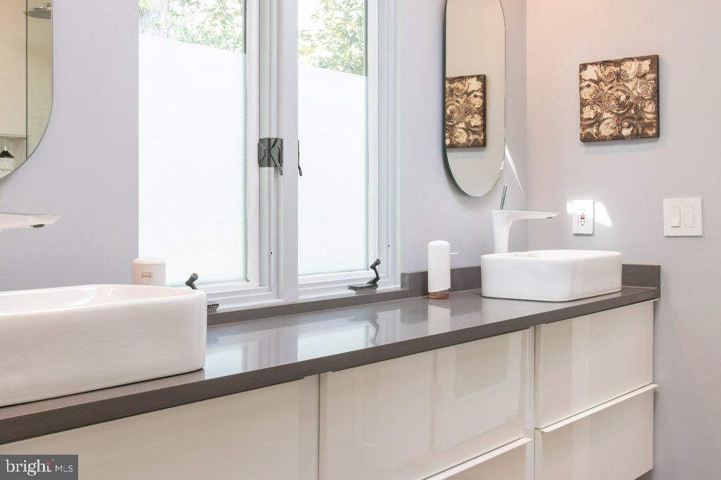 1922 Marthas Road Alexandria, VA 22307 - Photo 14 of 40 Dual Sinks