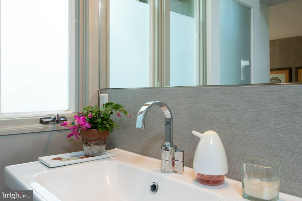 1922 Marthas Road Alexandria, VA 22307 - Photo 19 of 40 Dual Entry Bathroom from Bedroom 3 & Family Room
