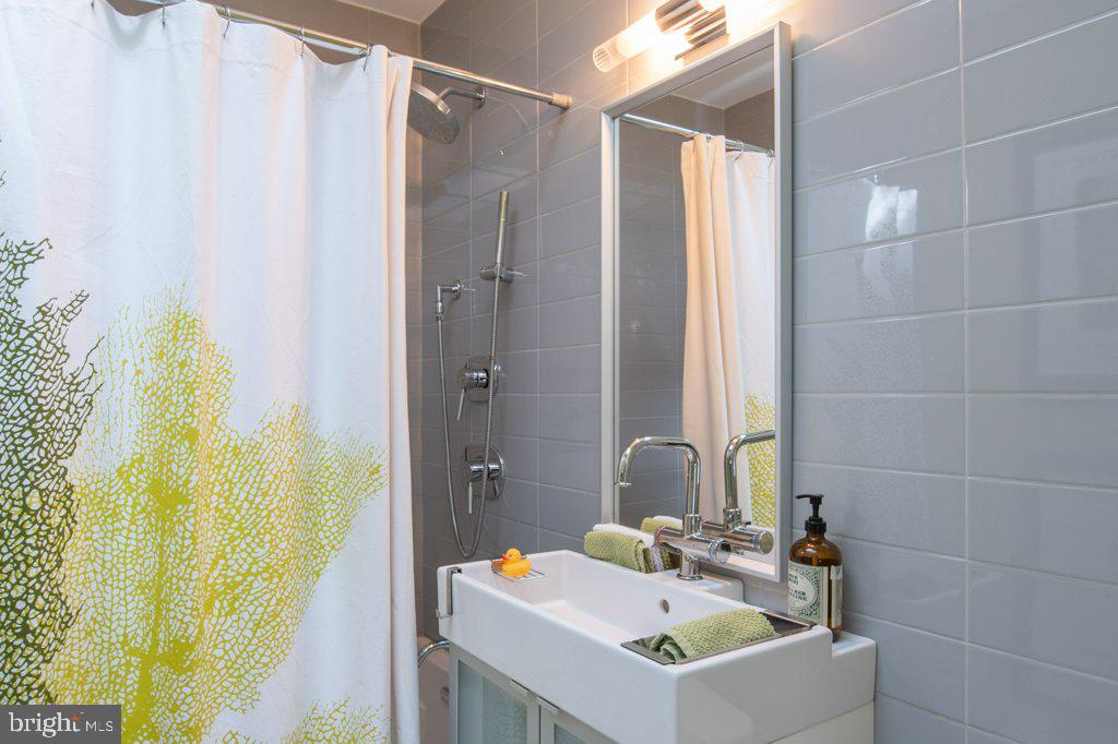 1922 Marthas Road Alexandria, VA 22307 - Photo 24 of 40 Hall Full Bathroom