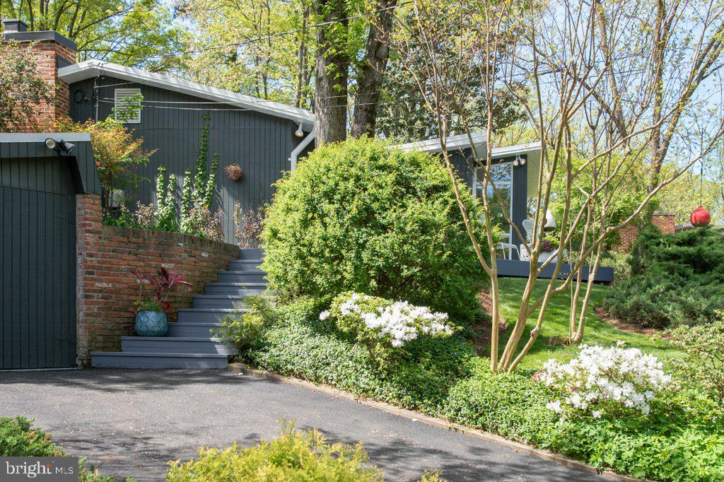 1922 Marthas Road Alexandria, VA 22307 - Photo 38 of 40 Walkway
