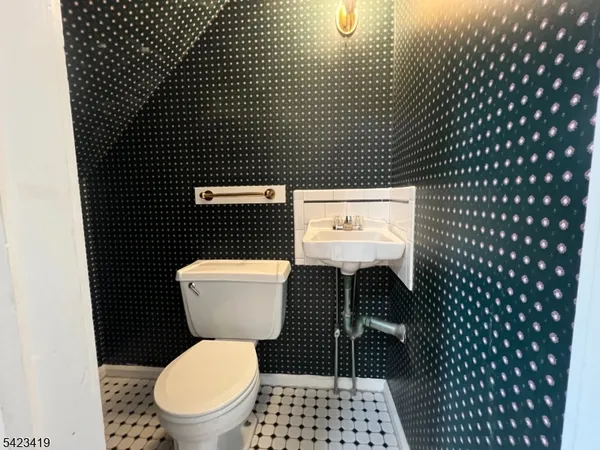 $3,350 | 185 Broad Street, Unit 1, Bloomfield, NJ 07003