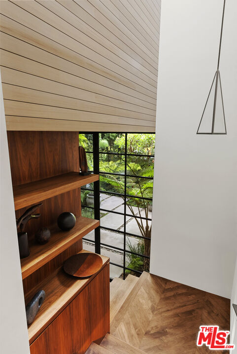 634 Milwood Avenue Venice, CA 90291 - Photo 23 of 40 a kitchen with a stove and a cabinet