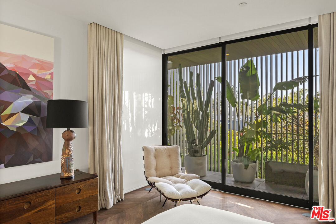 634 Milwood Avenue Venice, CA 90291 - Photo 26 of 40 a living room with furniture and a floor to ceiling window