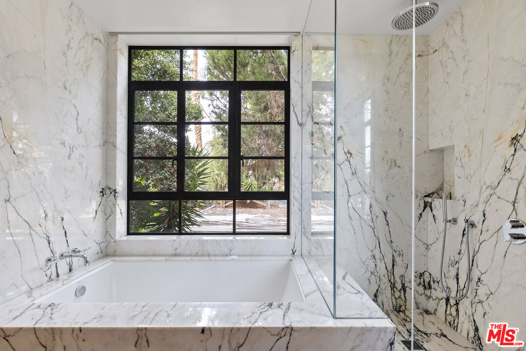 634 Milwood Avenue Venice, CA 90291 - Photo 39 of 40 a bathroom with a granite countertop bathtub and a shower