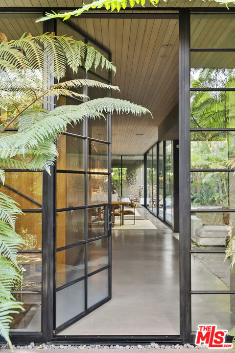 634 Milwood Avenue Venice, CA 90291 - Photo 4 of 40 a view of a balcony with dining table and chairs