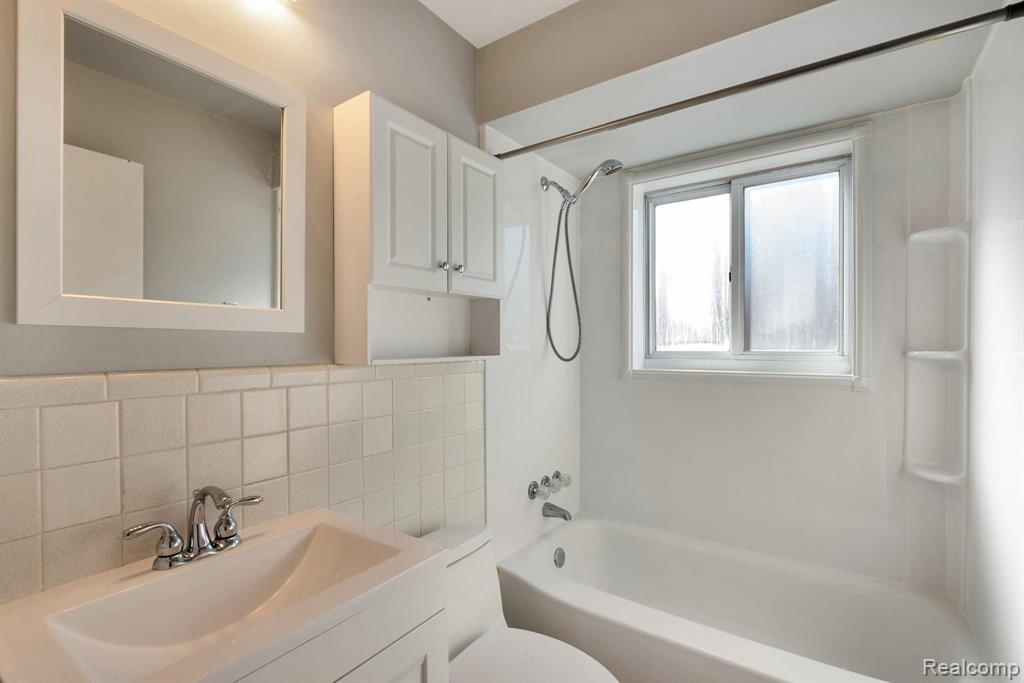 3809 Mark Orr Road Royal Oak, MI 48073 - Photo 18 of 30