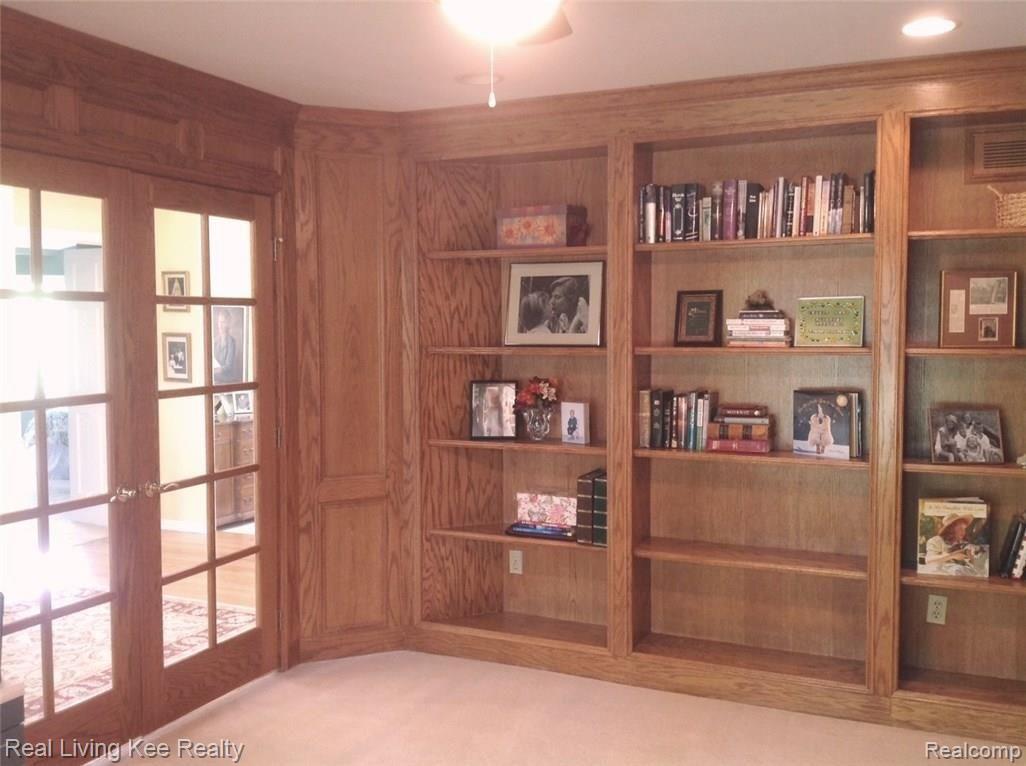 733 Augusta Drive Rochester, MI 48309 - Photo 5 of 53 1st fl library.jpg