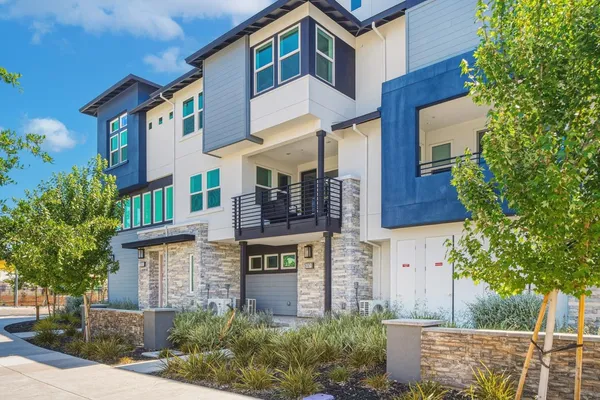 $1,090,000 | 5767 Iron Horse Parkway, Unit B, Dublin, CA 94568