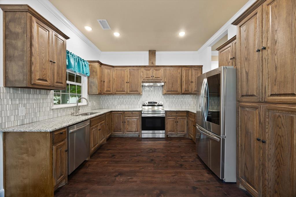 2526 Fox Point Circle Quinlan, TX 75474 - Photo 14 of 35 Your chef will be impressed with this beautiful kitchen