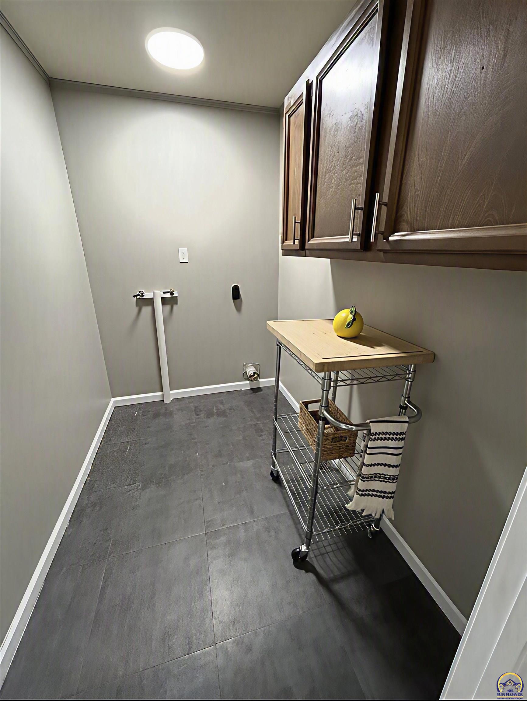 3912 Southwest 26th Street Topeka, KS 66614 - Photo 8 of 19