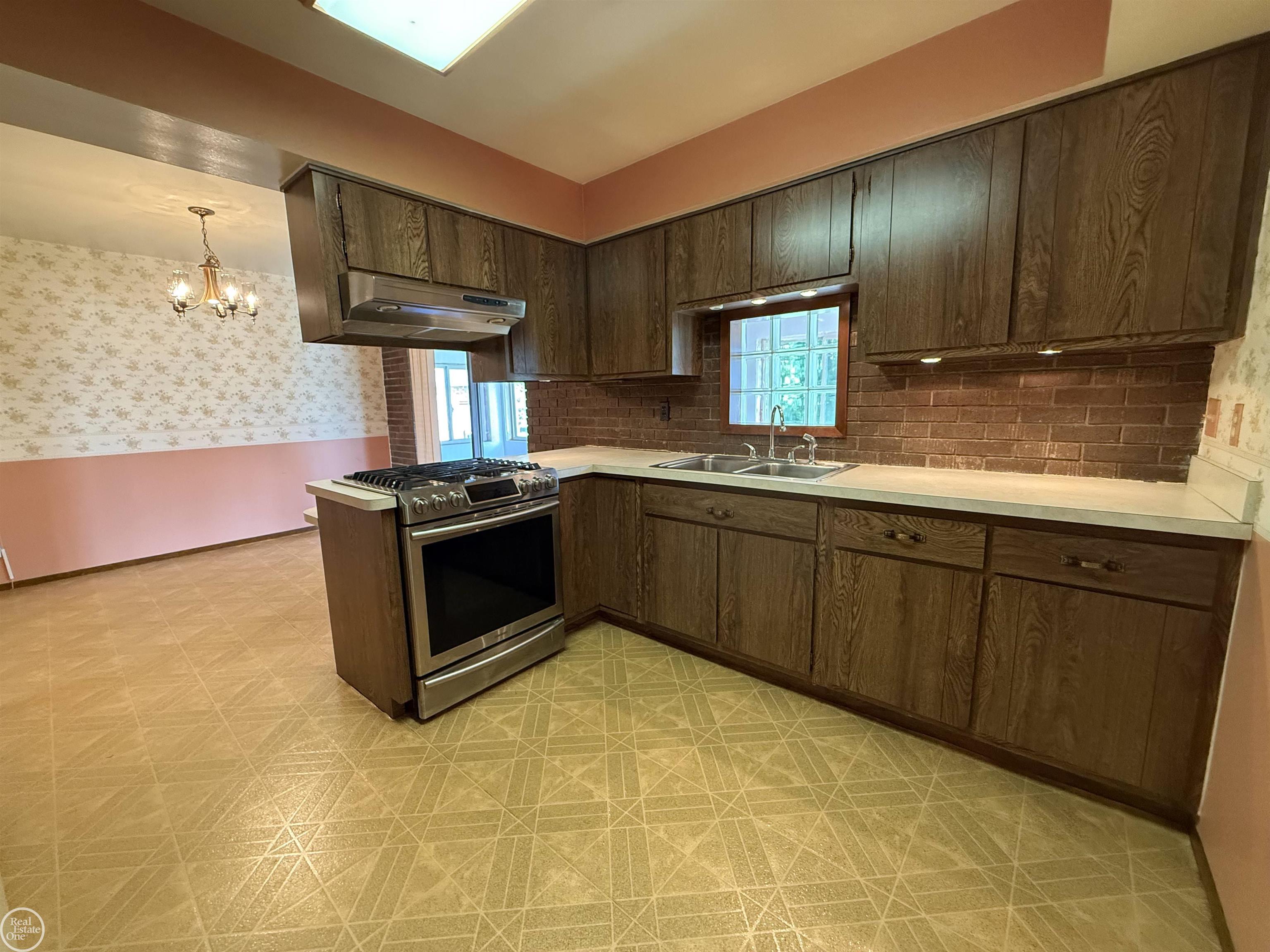 26250 South River Road Harrison Township, MI 48045 - Photo 15 of 28