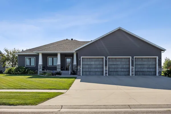 $734,900 | 5932 Autumn Drive South, Fargo, ND 58104