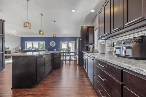 $734,900 | 5932 Autumn Drive South, Fargo, ND 58104