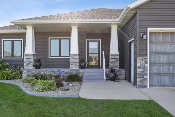 $734,900 | 5932 Autumn Drive South, Fargo, ND 58104