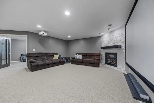 $734,900 | 5932 Autumn Drive South, Fargo, ND 58104
