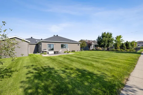 $734,900 | 5932 Autumn Drive South, Fargo, ND 58104