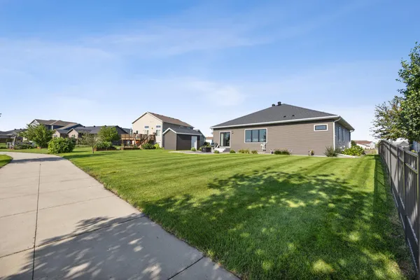 $734,900 | 5932 Autumn Drive South, Fargo, ND 58104
