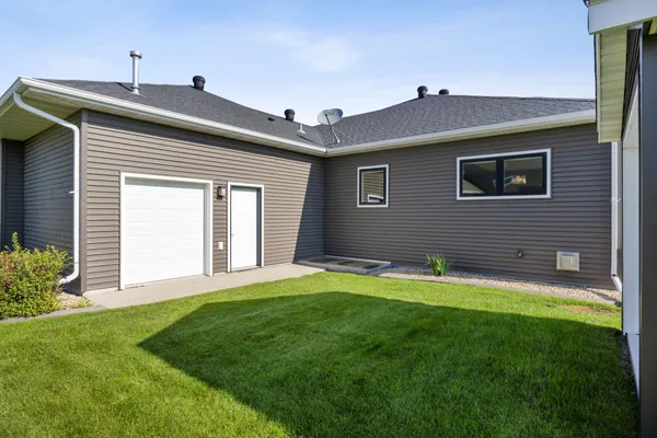 $734,900 | 5932 Autumn Drive South, Fargo, ND 58104