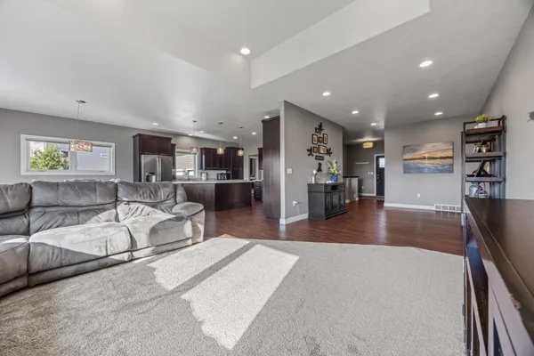 $734,900 | 5932 Autumn Drive South, Fargo, ND 58104