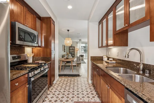 $749,000 | 61 Glashaus Loop, Emeryville, CA 94608