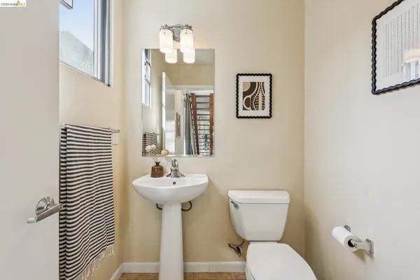 $749,000 | 61 Glashaus Loop, Emeryville, CA 94608
