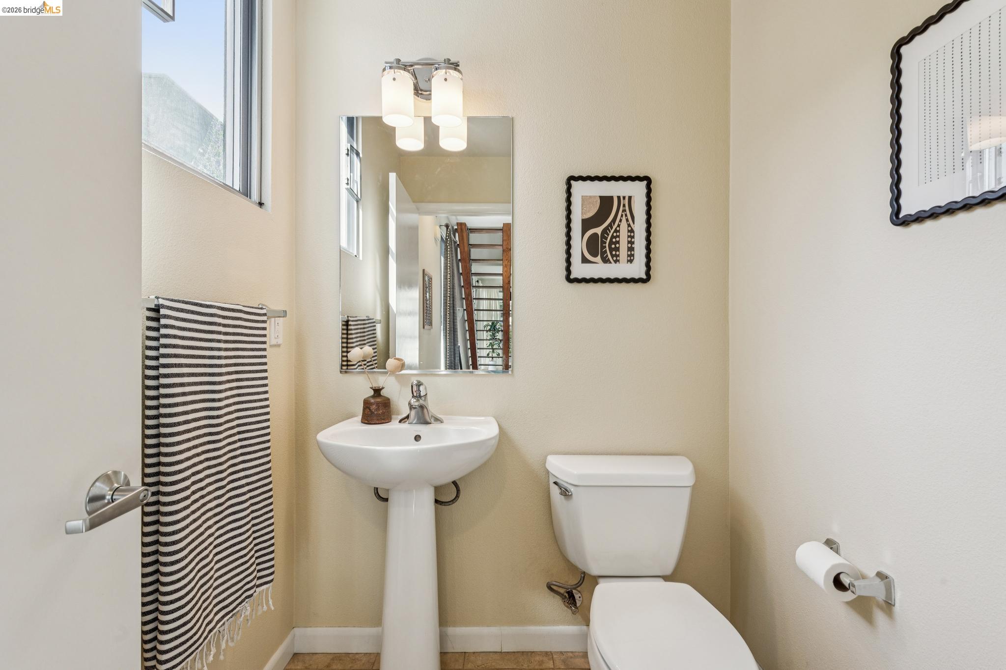 61 Glashaus Loop Emeryville, CA 94608 - Photo 20 of 39 a bathroom with a toilet sink and mirror
