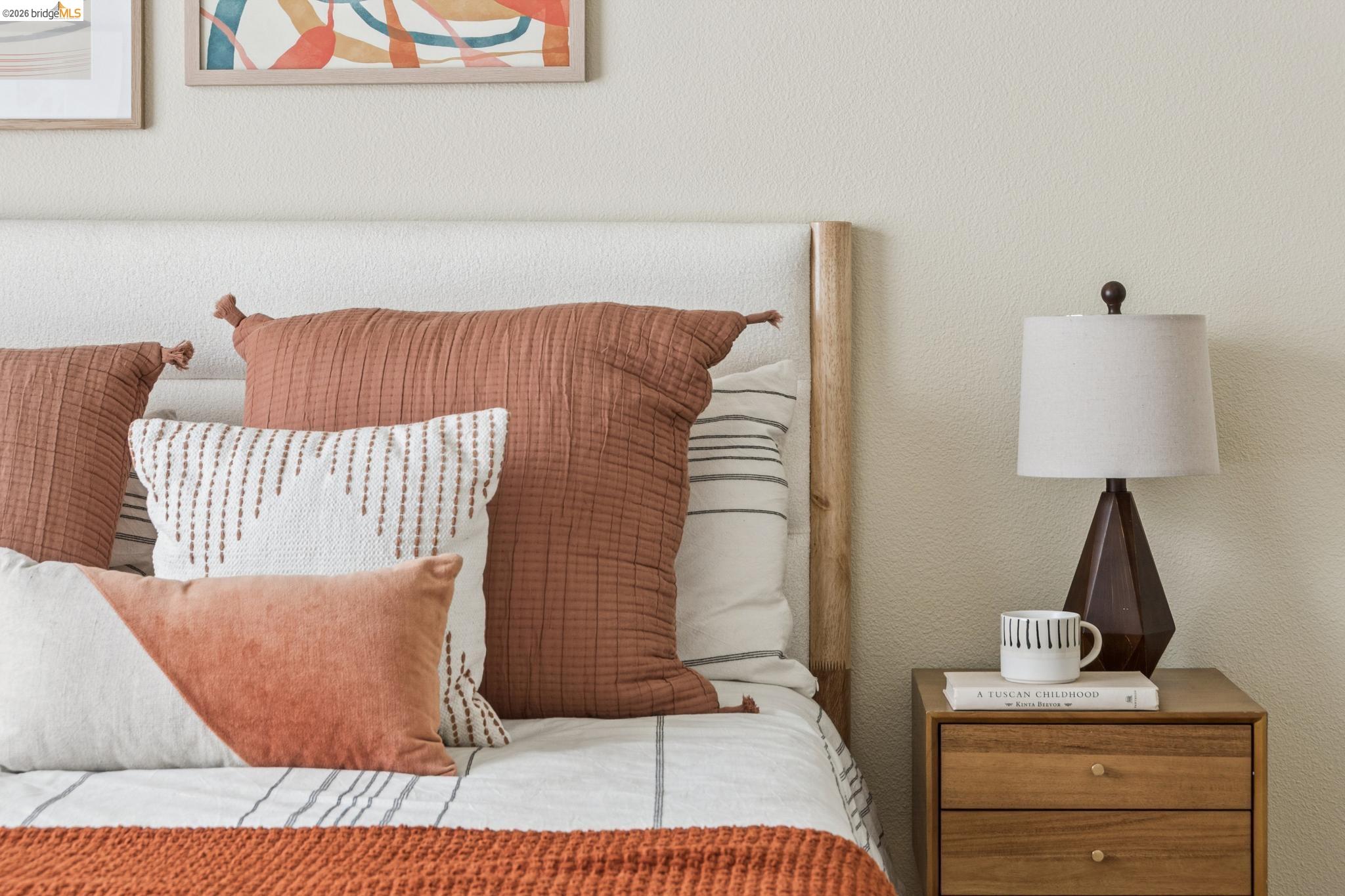 61 Glashaus Loop Emeryville, CA 94608 - Photo 25 of 39 a view of bedroom with a couch