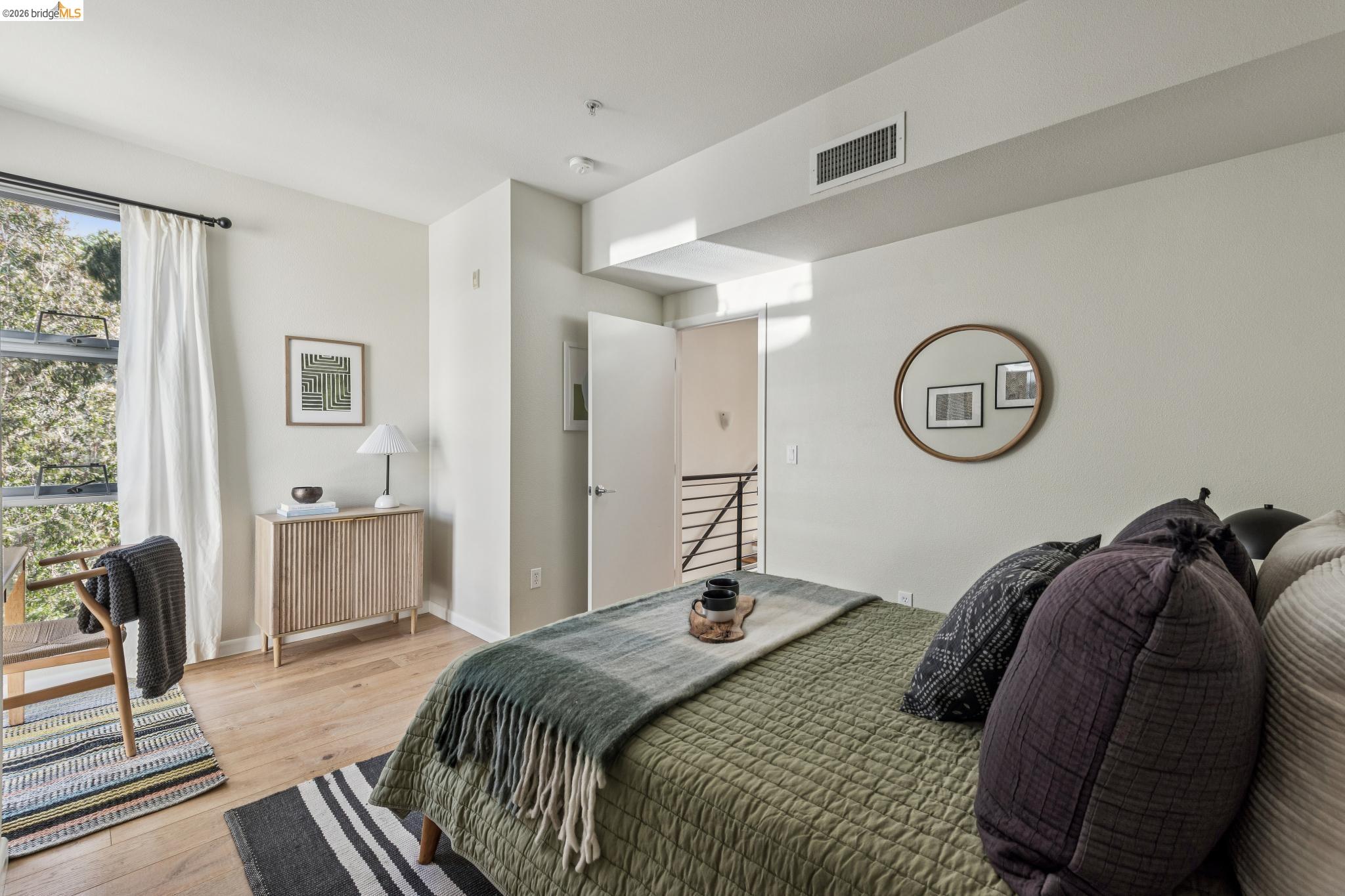 61 Glashaus Loop Emeryville, CA 94608 - Photo 28 of 39 a bedroom with a bed and a chair