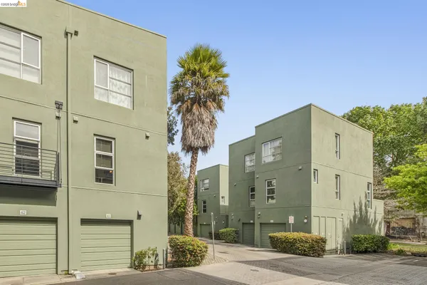 $749,000 | 61 Glashaus Loop, Emeryville, CA 94608