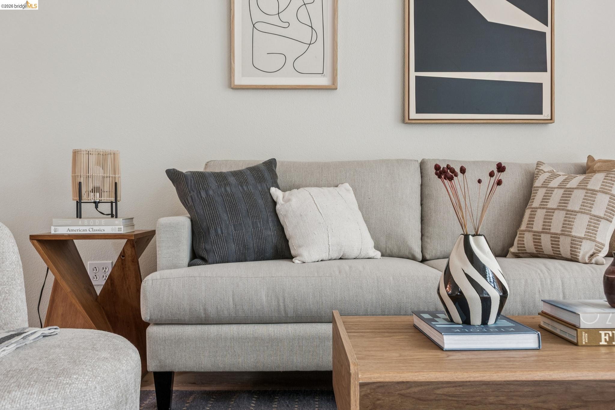 61 Glashaus Loop Emeryville, CA 94608 - Photo 8 of 39 a living room with a couch