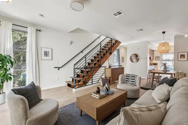 $749,000 | 61 Glashaus Loop, Emeryville, CA 94608