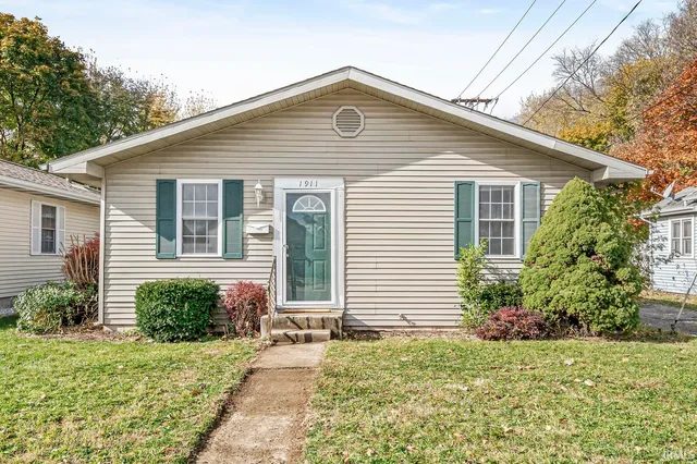 $159,900 | 1911 South Ironwood Drive, South Bend, IN 46613