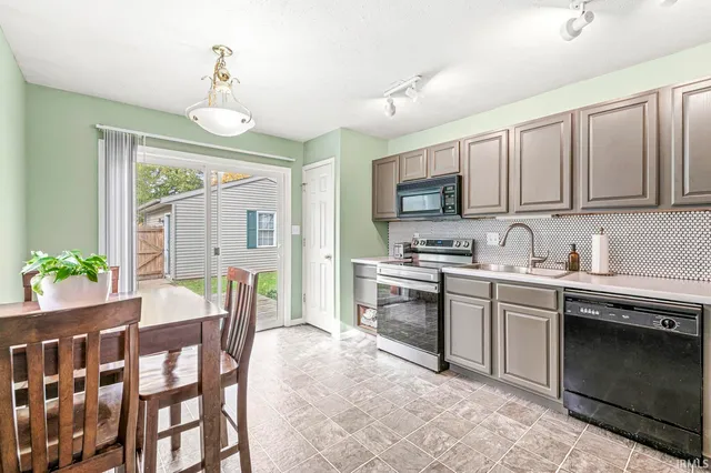 $159,900 | 1911 South Ironwood Drive, South Bend, IN 46613