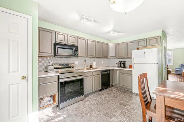 $159,900 | 1911 South Ironwood Drive, South Bend, IN 46613