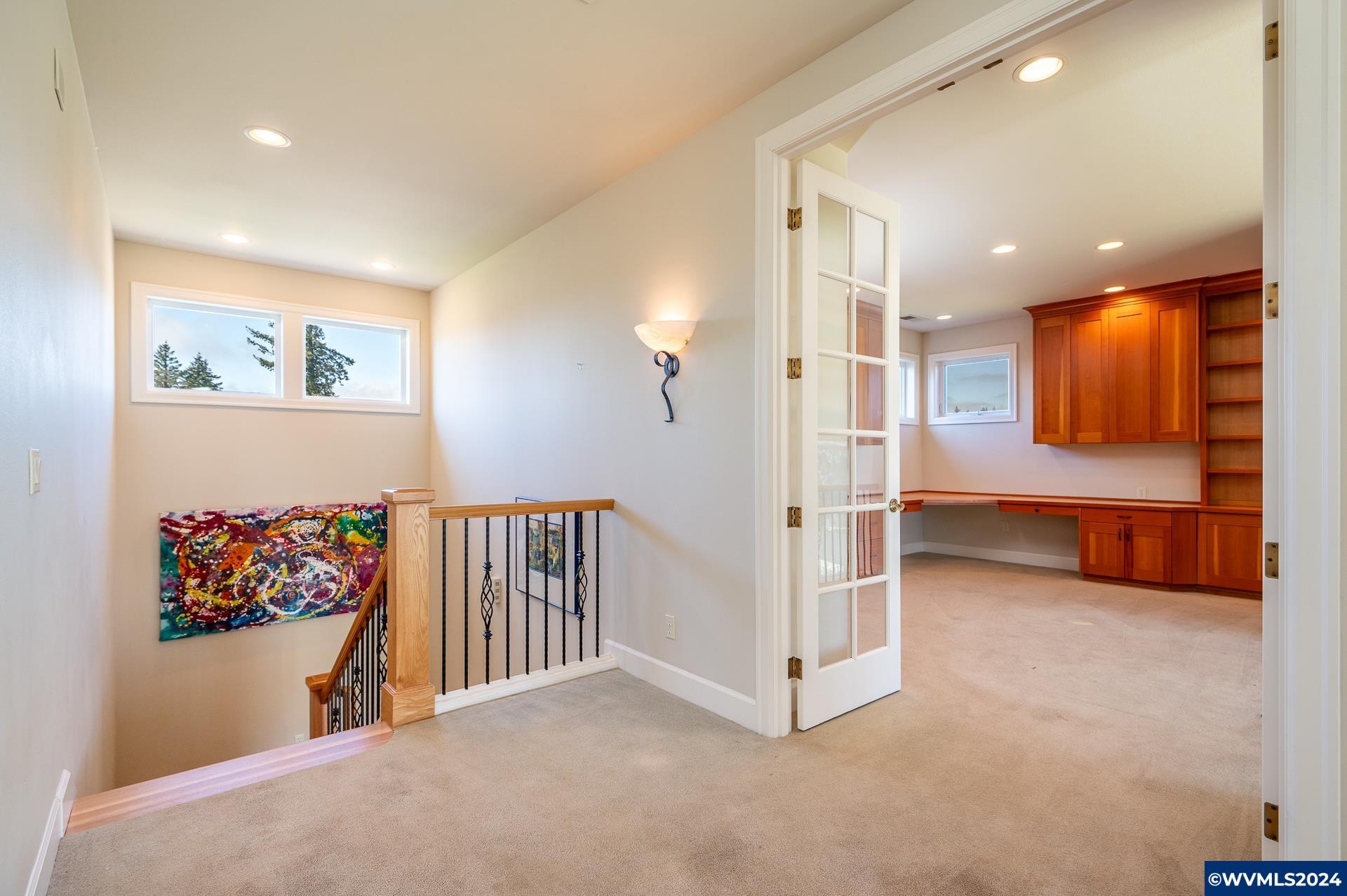 12123 Summit Loop Road Southeast Jefferson, OR 97352 - Photo 27 of 42 a view of an entryway with a workspace