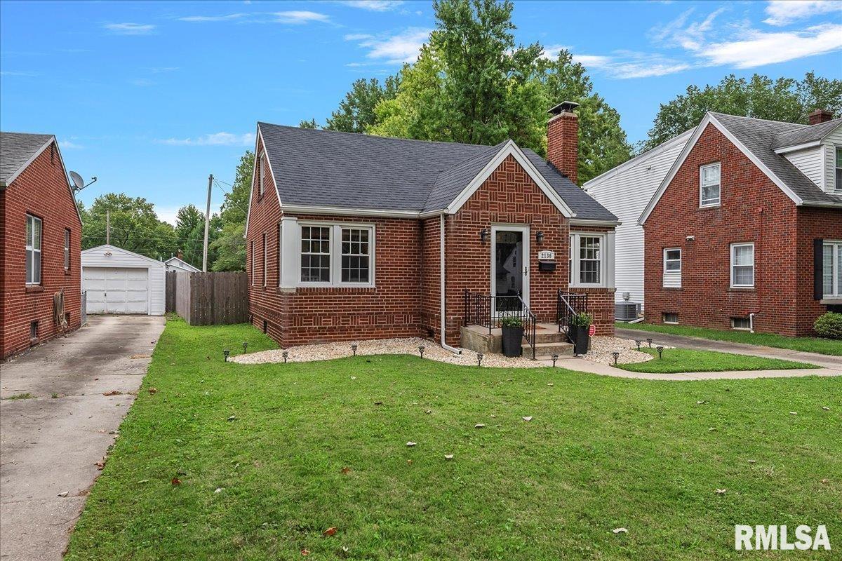 2136 South Walnut Street Springfield, IL 62704 - Photo 3 of 27