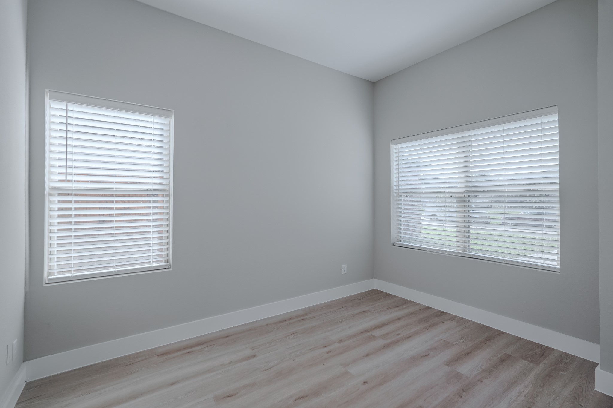 2618 Piemonte Avenue Cir Spring Spring, TX 77388 - Photo 28 of 50 Secondary bedroom with ample space and walk-in closet