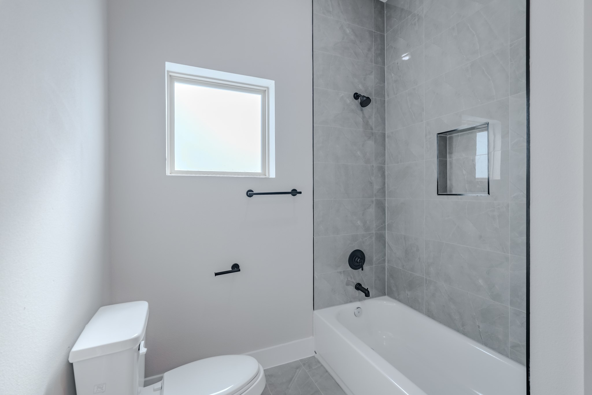 2618 Piemonte Avenue Cir Spring Spring, TX 77388 - Photo 32 of 50 Secondary Bedroom shower