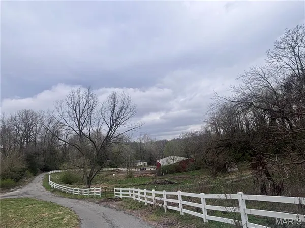 $240,000 | 1505 Wagon Trail Lane, Fairview Heights, IL 62208