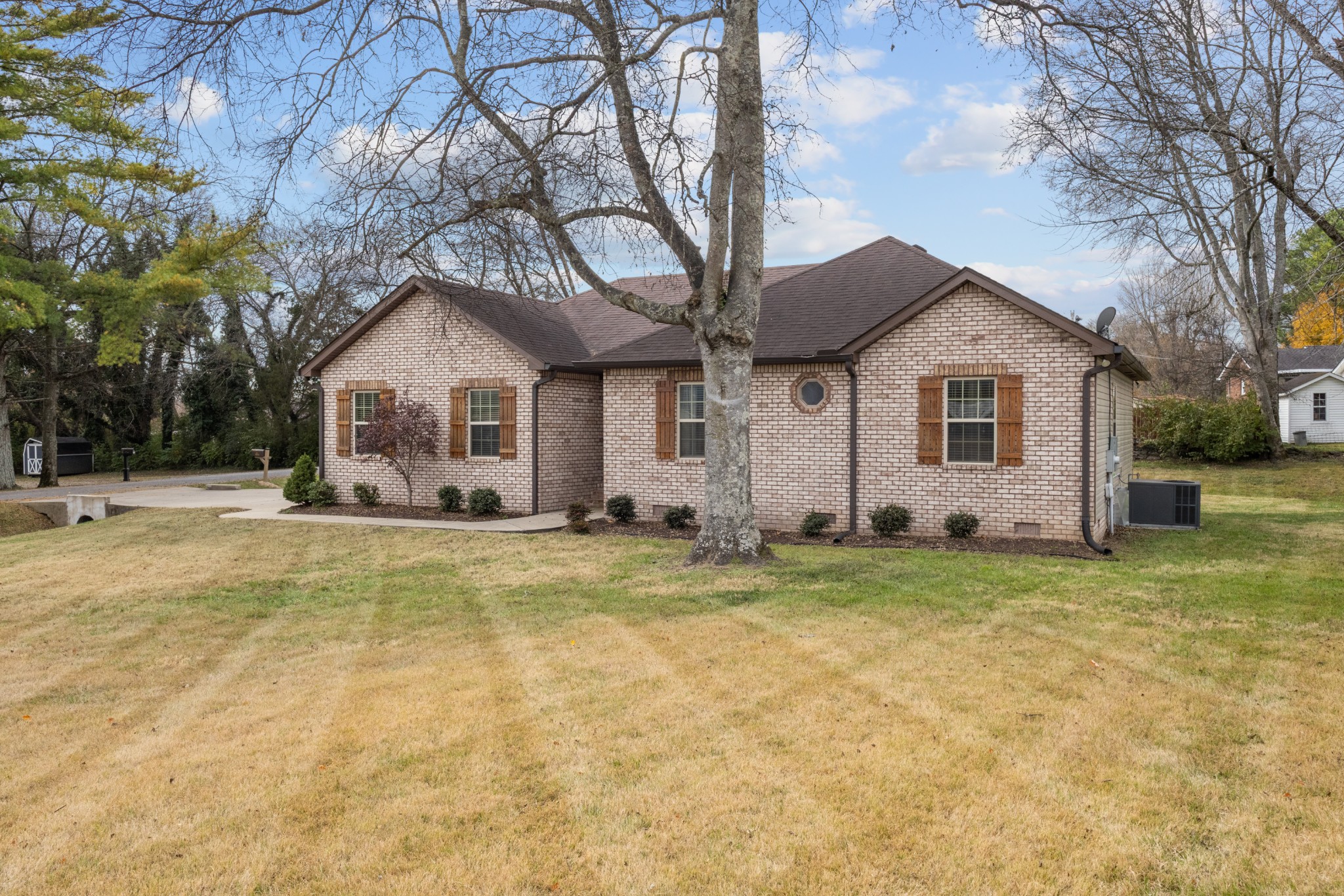 860 Rogers Road Gallatin, TN 37066 - Photo 2 of 24