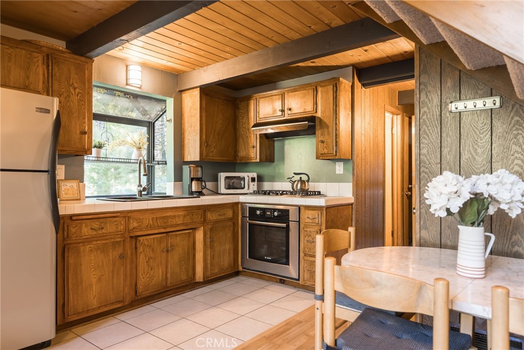 271 Fremont Road Lake Arrowhead, CA 92352 - Photo 15 of 34