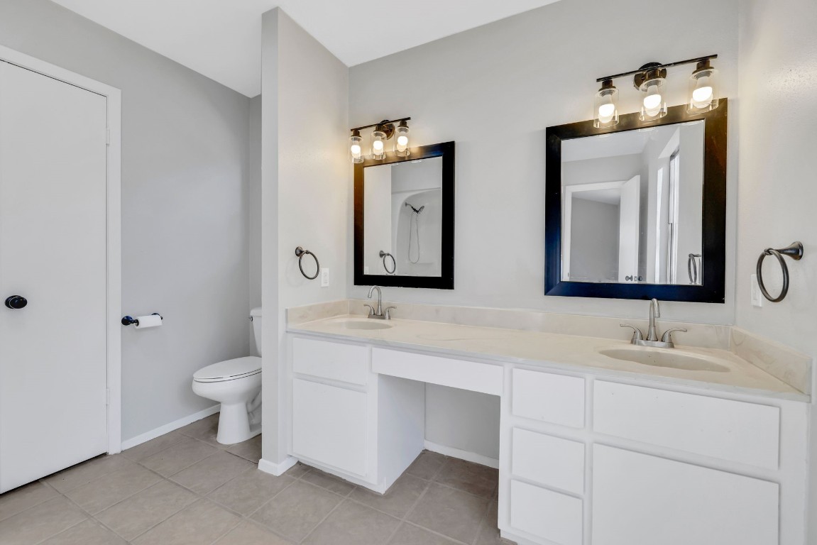 330 North Fairway Loop Coldspring, TX 77331 - Photo 20 of 40 a bathroom with 2 sink and a large mirror