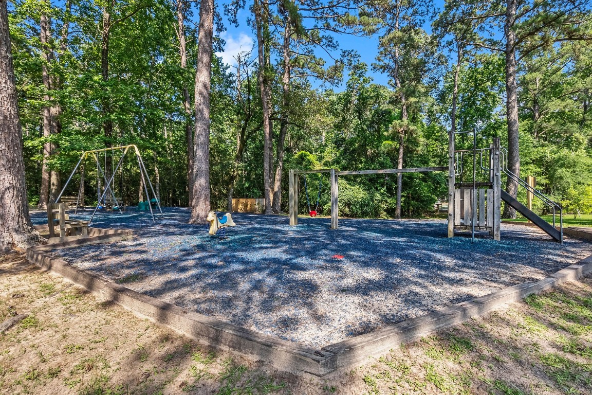 330 North Fairway Loop Coldspring, TX 77331 - Photo 36 of 40 a backyard of a house with lots of green space