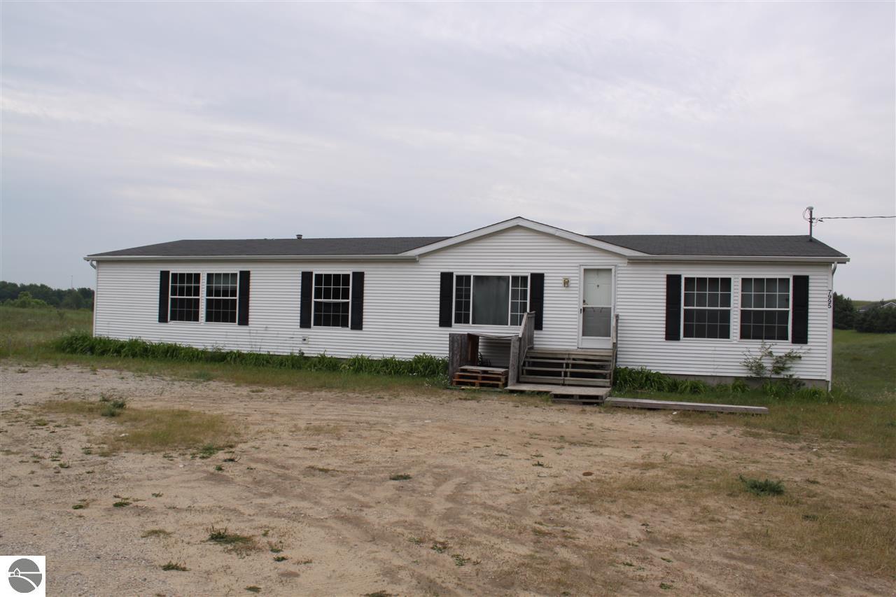 7995 Barney Road Traverse City, MI 49684 - Photo 7 of 47 1749623-6.JPG